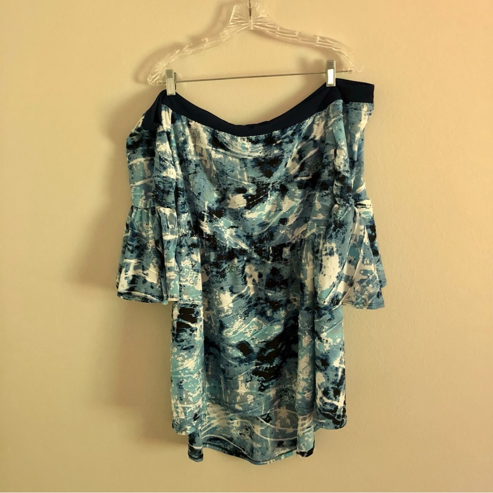 NWOT Vintage Bella Flore Plus Size Blue and White High Low Trumpet Sleeve Top